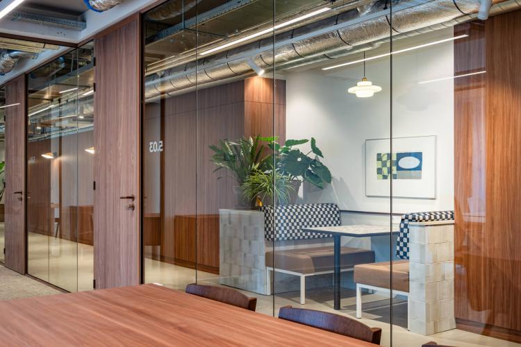 Bedrijfsruimte Stadhuisplein 9–23, Rotterdam