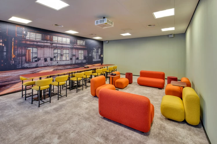 Bedrijfsruimte huren Zilverstraat 69, Zoetermeer